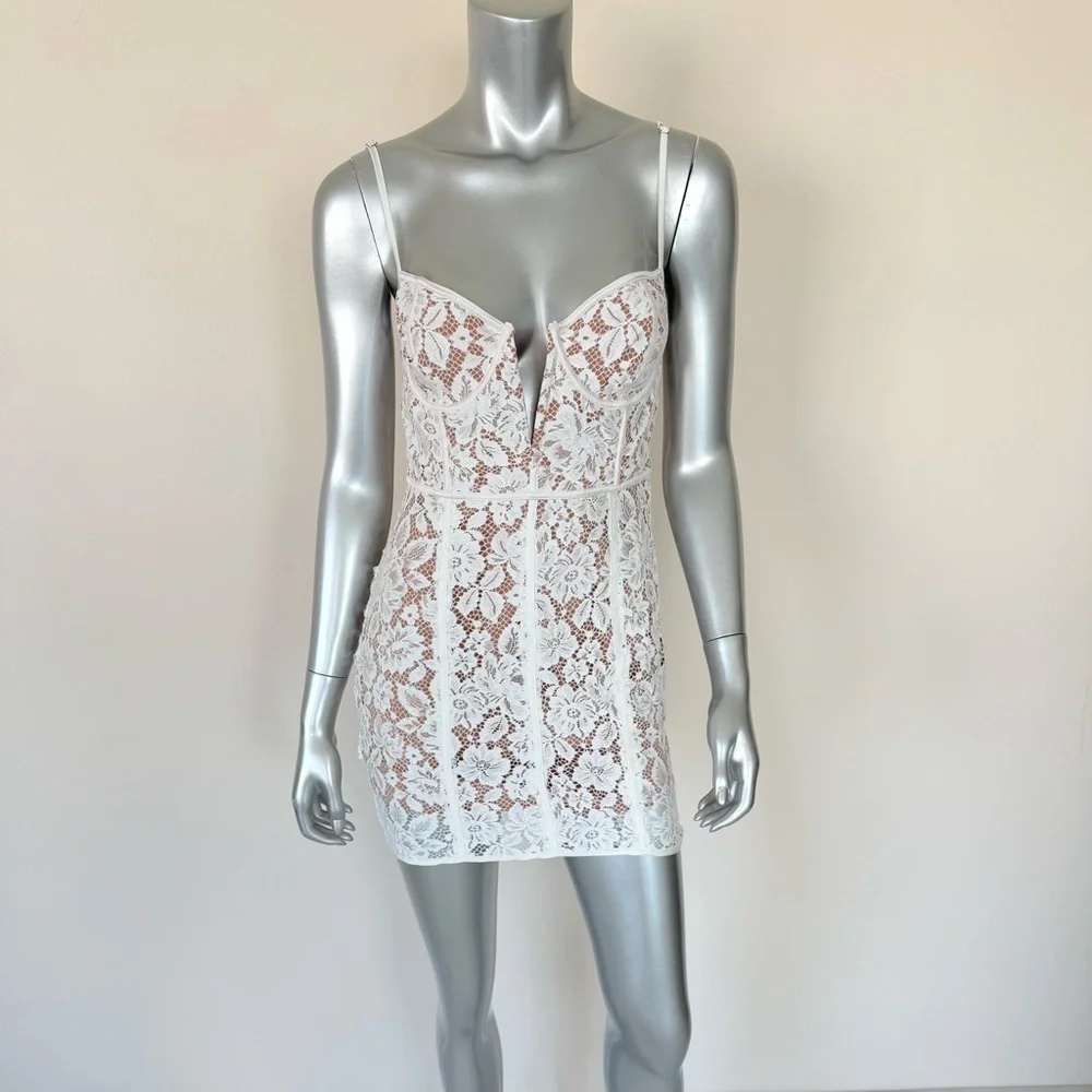 NWT!!! For love and lemons women dress size M Retail 265$